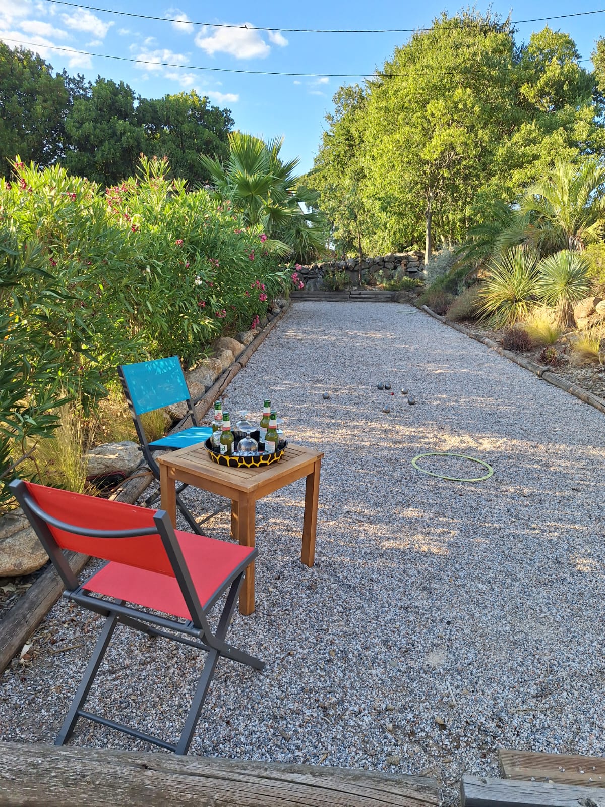 Partie de pétanque — loisirs en plein air, Mas Farigola Dels Monts